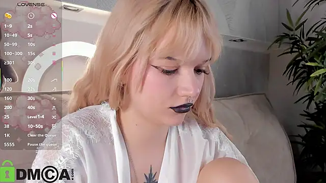 Molly Platt online show from May 13, 4:24 pm