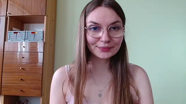 LooveELLYx online show from May 22, 2:15 pm