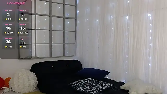 SarahRaynex online show from March 18, 1:05 pm