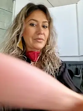 CelynaRoss online show from May 12, 1:18 pm