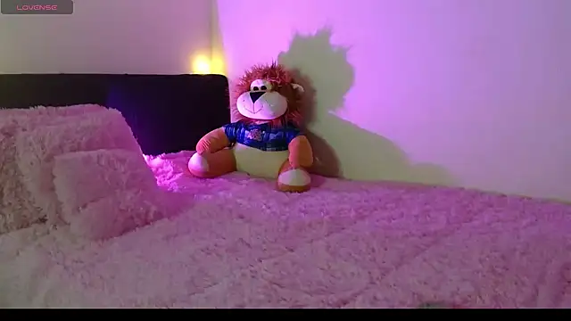 MichellMoon1 online show from October 15, 7:27 pm