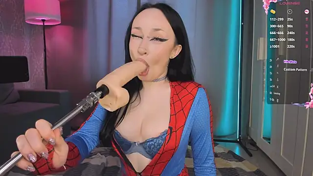 Juicy Vikki online show from April 23, 11:50 am