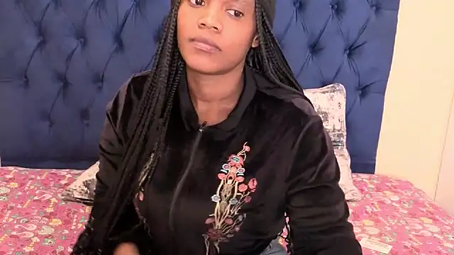 sexythae32 online show from April 10, 9:15 am