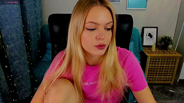 Snapshot of KatherineePierce chatting on October 22, 3:28 pm KatherineePierce online show from October 22, 3:28 pm