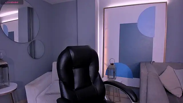 SarahYates online show from May 3, 4:16 am