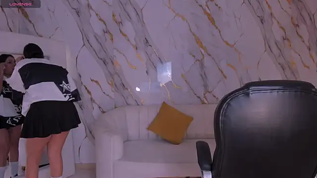 SarahYates online show from May 14, 4:18 am
