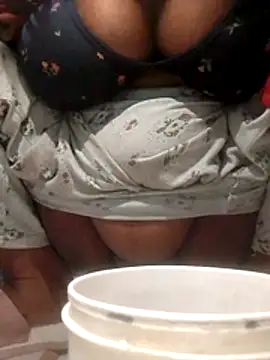 Dassing strip couple online show from June 9, 7:02 pm
