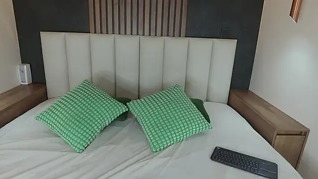 JenaCooper  online show from February 8, 11:47 am