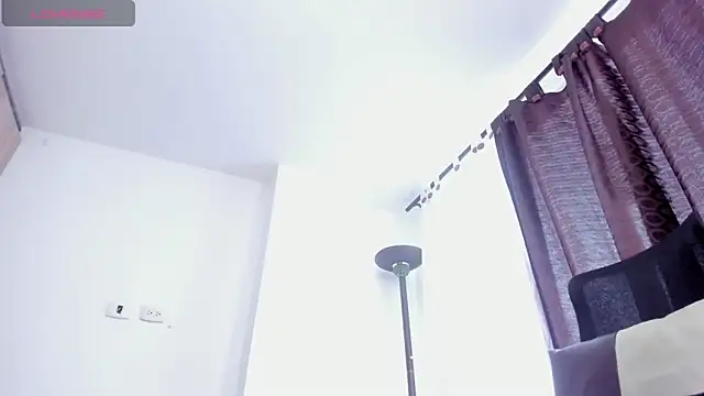 miaroberts69 online show from May 16, 8:52 pm