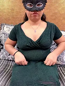 Iampriyaaa15 online show from February 10, 6:49 am