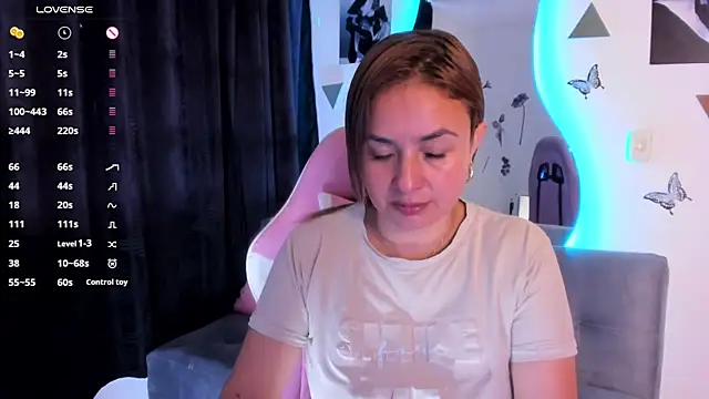 luciamature  online show from November 9, 7:10 pm