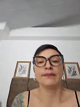 Daniela Leonn online show from October 16, 8:33 pm