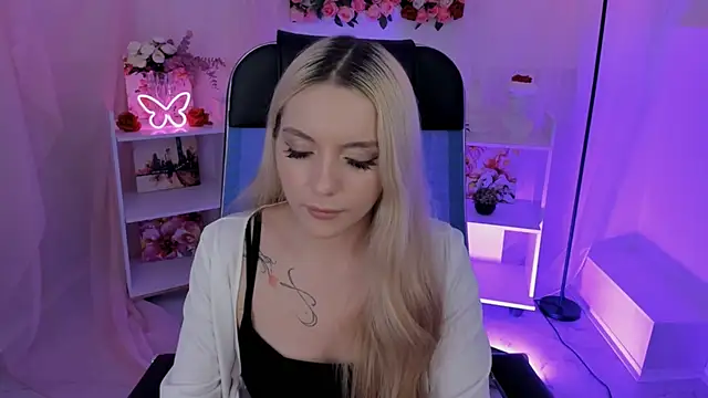 AuroraWrenfield online show from October 8, 10:41 am