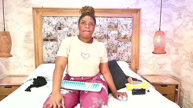 ZOLEY WATSON online show from April 2, 3:04 am