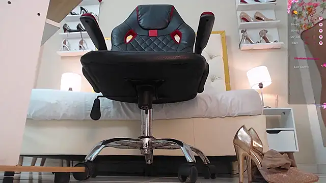 aura sanders1 online show from October 10, 4:34 pm