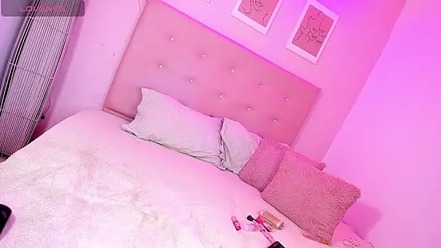 ANNIE DOLCE  online show from October 31, 10:14 pm