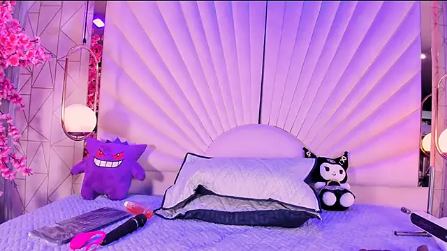 VesperVelvet online show from May 6, 5:55 am