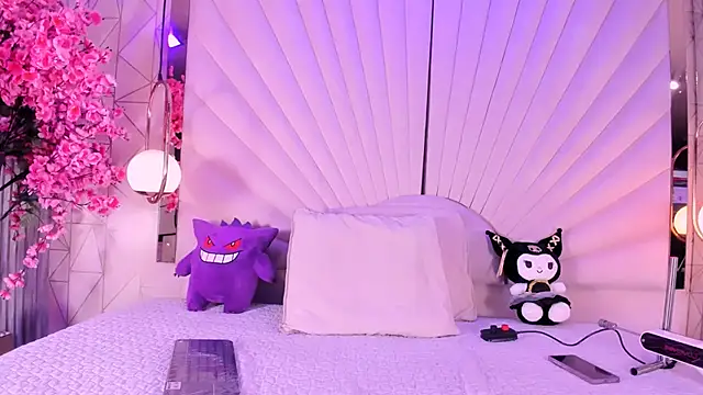 VesperVelvet online show from May 19, 5:14 am