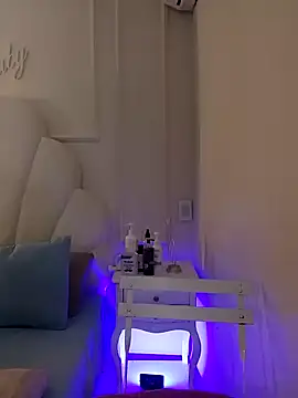 Kaylachannell online show from May 18, 3:38 am