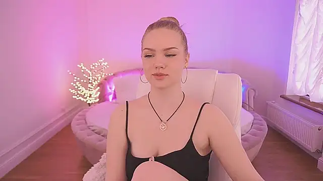 CelesteNoir online show from March 10, 7:56 am