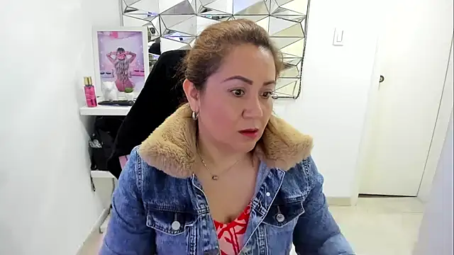 camixxx m online show from May 7, 12:20 pm