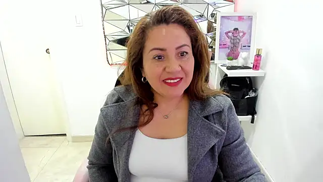 camixxx m online show from May 6, 11:58 am