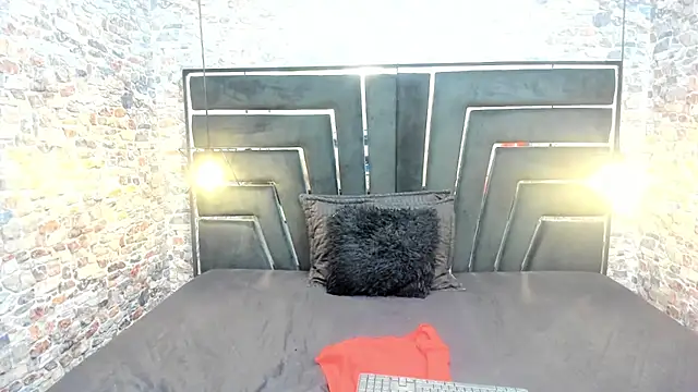 MELODY FIRE  online show from November 17, 8:09 pm