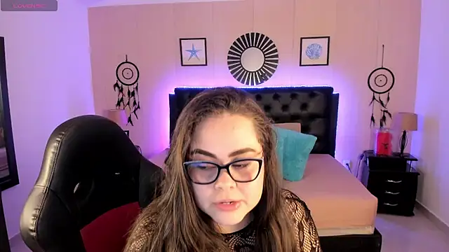 LolaVillalobos online show from May 22, 3:32 pm
