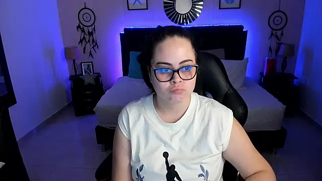 LolaVillalobos online show from May 13, 1:39 pm