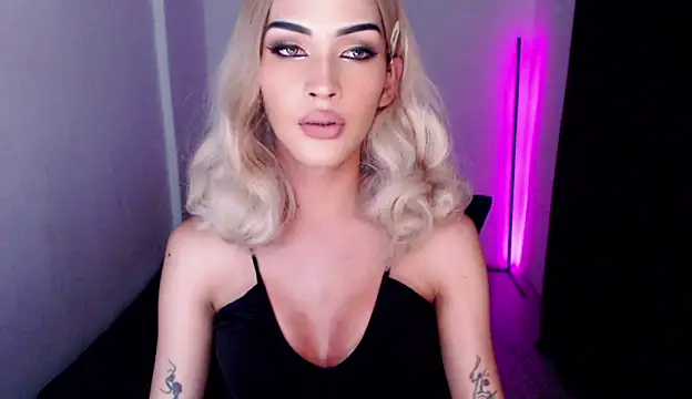 Alicegreenexx online show from June 15, 5:46 pm