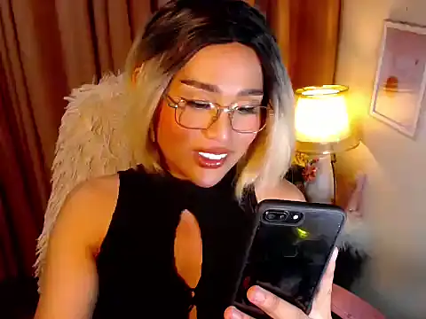 urmidnightcravingsxx online show from April 14, 12:54 am