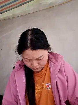 yoowwmr online show from December 22, 9:01 am