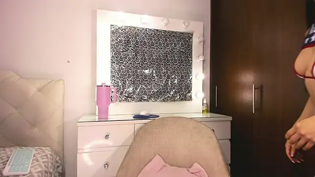 lina quinn online show from July 7, 1:08 am
