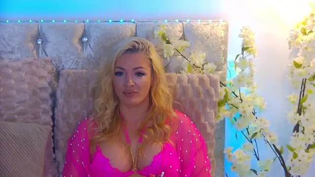 Izabellle02 online show from May 9, 4:25 am