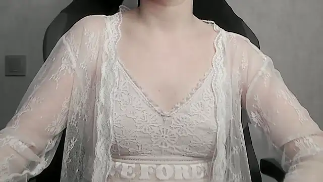cute elfy  online show from May 13, 4:24 pm