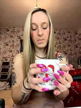 LucyRoseMae online show from December 4, 1:13 pm