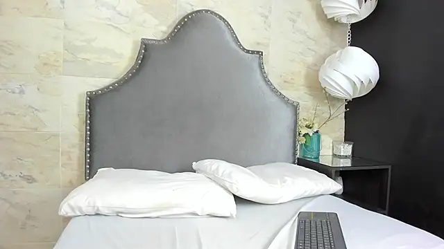 abigail silver  online show from October 6, 12:33 pm