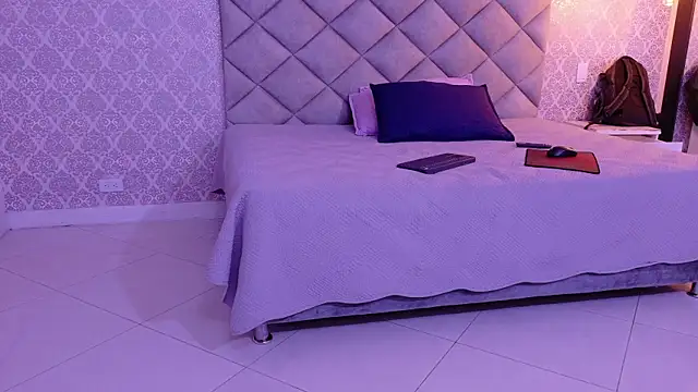 BeccaReedd online show from October 15, 2:58 am