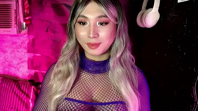 UrhotlucyTS online show from December 17, 7:34 am