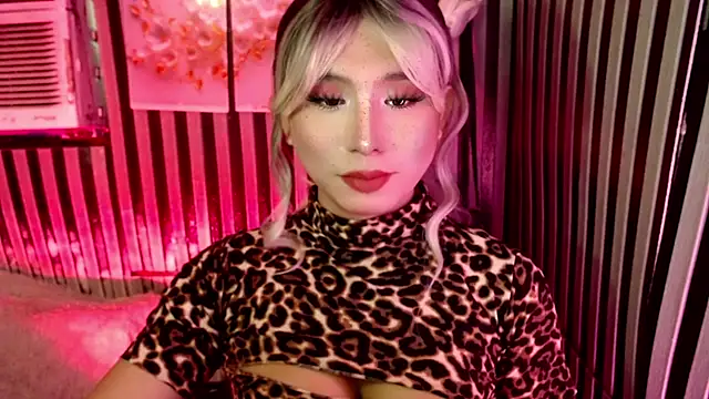 UrhotlucyTS online show from May 5, 7:00 am