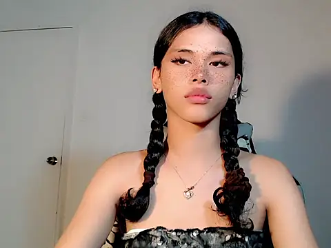 urcurlydiva online show from October 13, 11:35 am