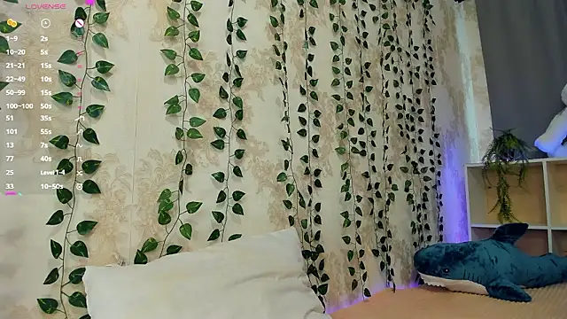 lovelyalivia online show from February 1, 9:41 am