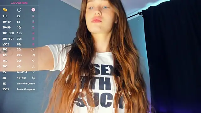 lovelyalivia online show from April 10, 8:31 am