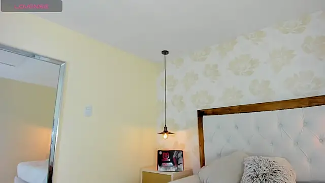 IRISCLARK1 online show from May 5, 7:17 pm