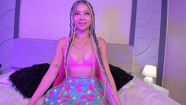 JenniferHills online show from November 1, 12:04 am