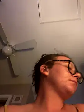 amiralily9 online show from September 12, 1:51 pm