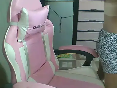 petite sexy21 online show from May 23, 11:52 am