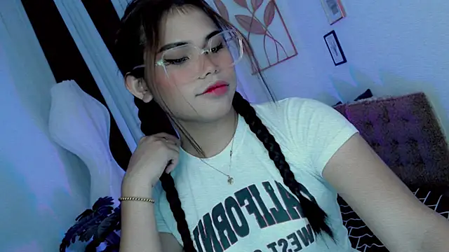 PrettyBlythes TS online show from May 22, 3:59 am