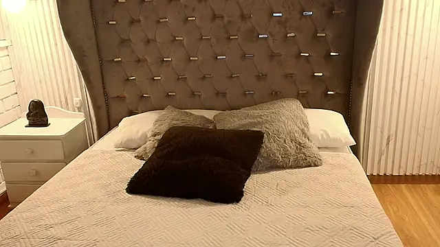 Snapshot of sidneylove_ chatting on October 15, 3:03 pm sidneylove online show from October 15, 3:03 pm