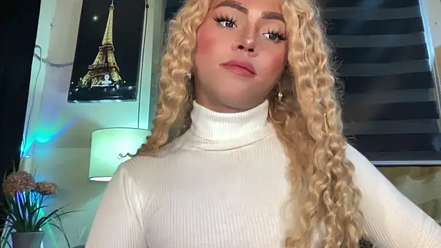 calimonroe online show from October 12, 9:39 pm